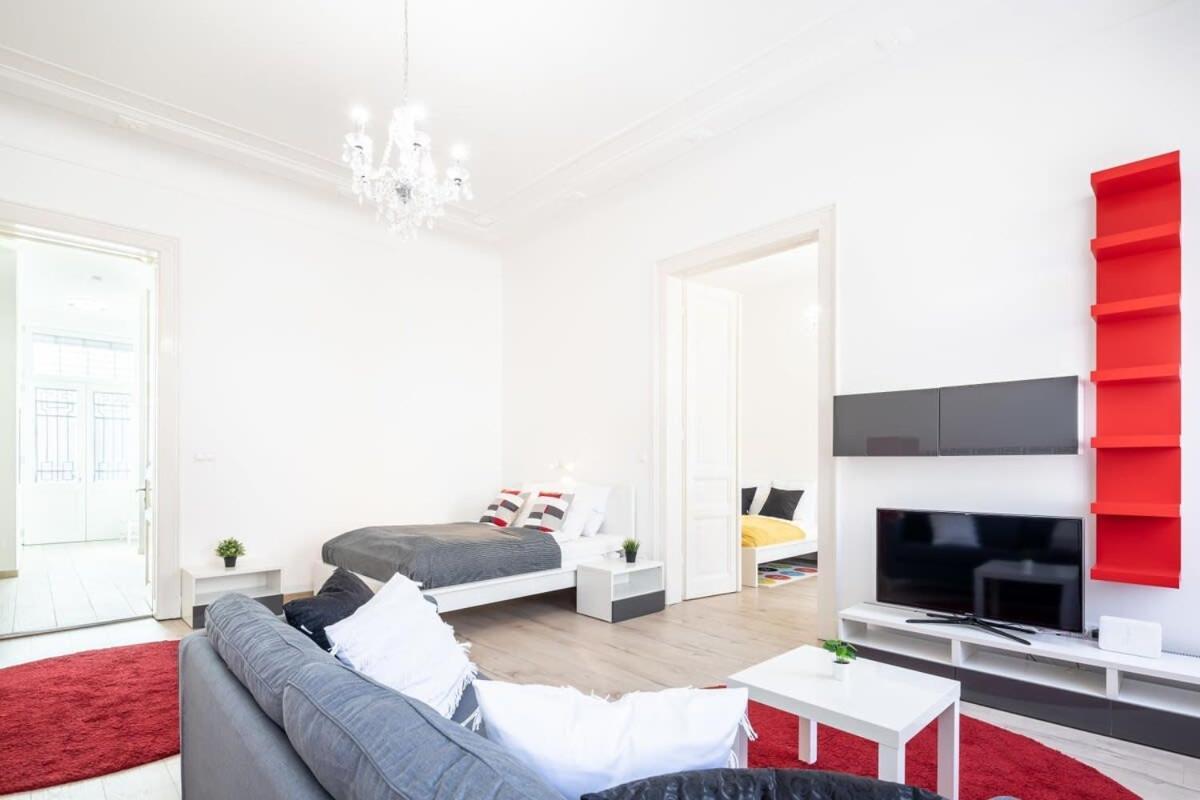 Bright & Large Apartment At Top Location Boedapest Buitenkant foto