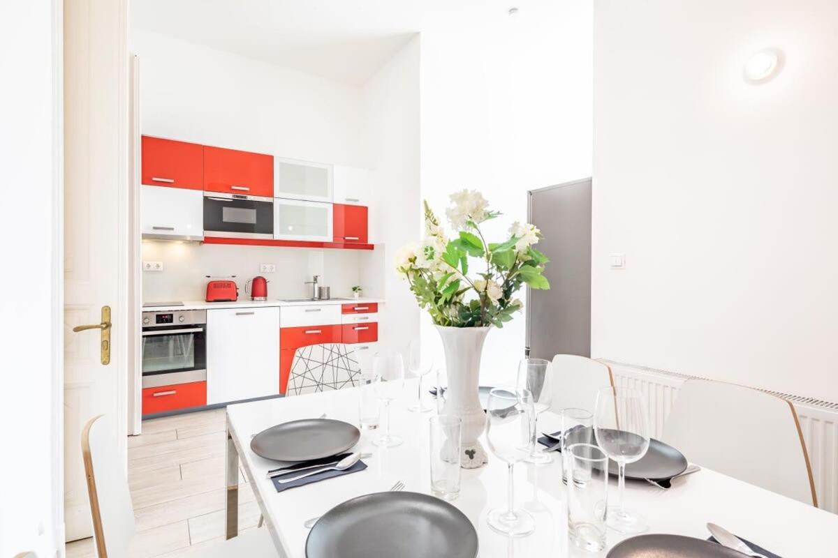 Bright & Large Apartment At Top Location Boedapest Buitenkant foto