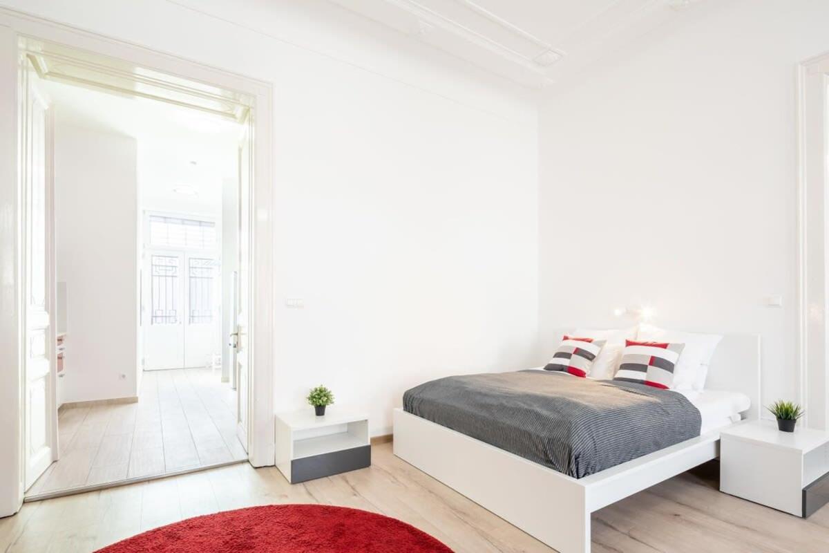 Bright & Large Apartment At Top Location Boedapest Buitenkant foto